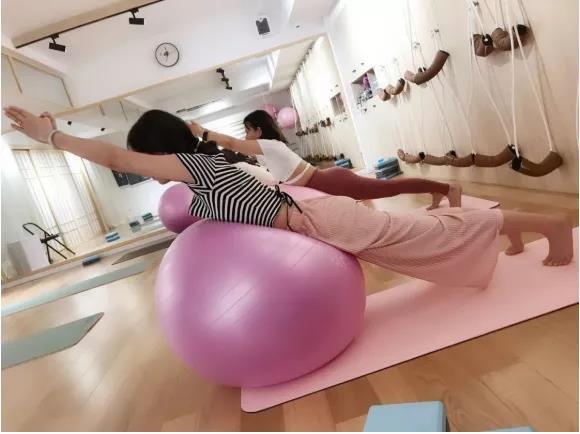 漂亮妈妈旗下雅初孕产瑜伽，店庆优惠感恩回馈！