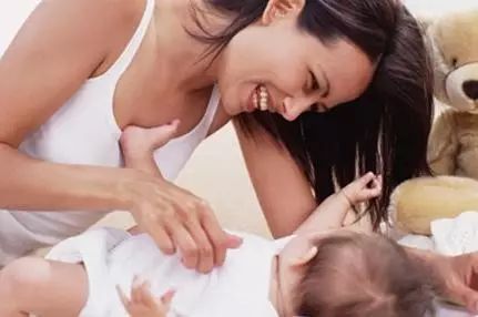 给孩子排痰，这个方法很有效，爸妈们都应该学学！