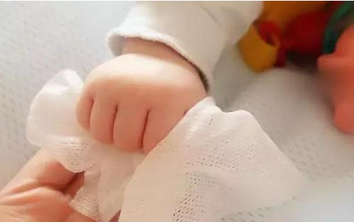 新生儿大便后怎么给宝宝擦屁股最好？漂亮妈妈月子会所