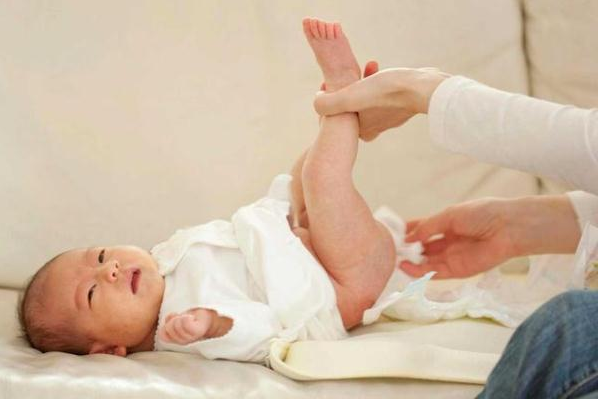 新生儿大便后怎么给宝宝擦屁股最好？漂亮妈妈月子会所